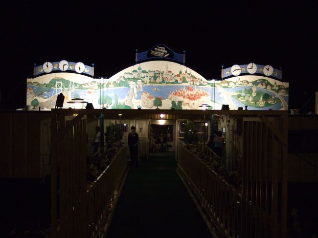 夕飯の後、２１時過ぎから遊覧船で夜景クルーズに行ってみました。<br />