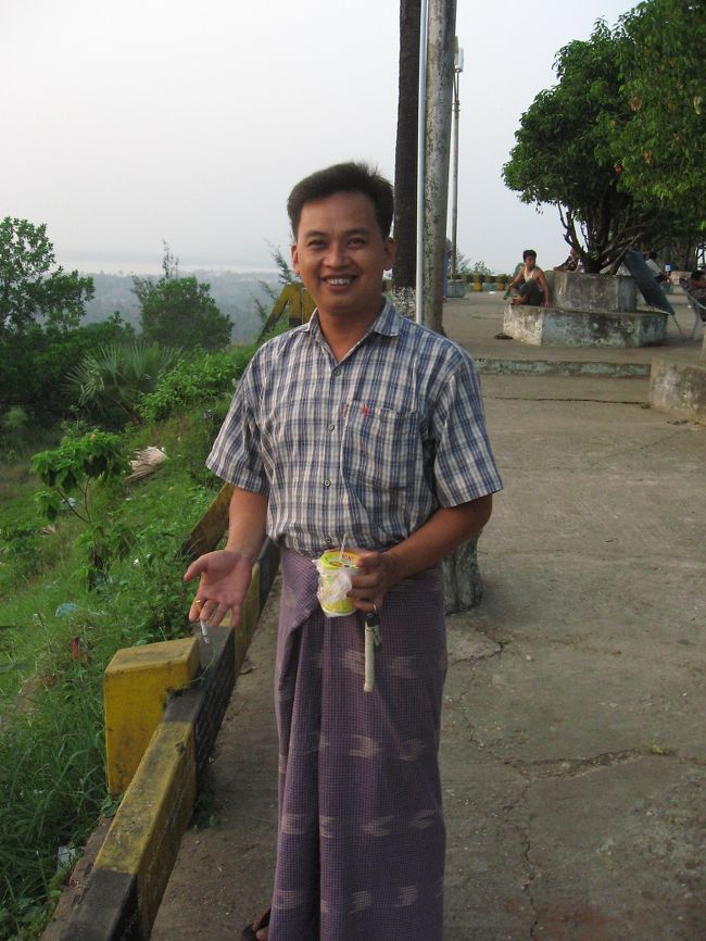 "Burma girl"とは出会えなかったけど、<br /><br />友と。