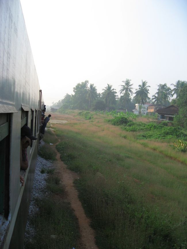 かき分けるように。