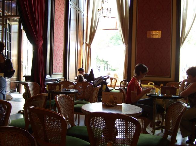 エリザベートも通ったという、カフェジェルボーへ。<br /><br />意外とすいてる！？