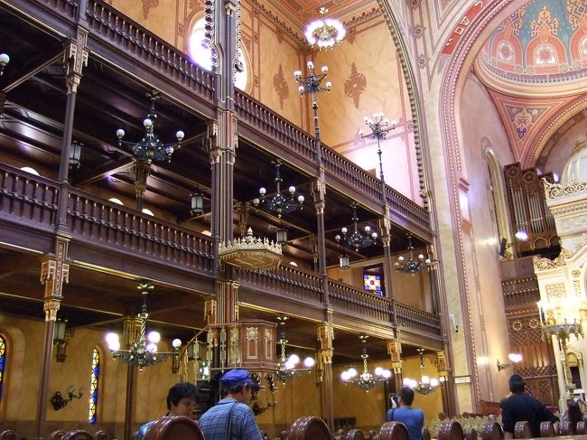 金ぴかでカラフルですが、ぜんぜんいやらしい感じではないんです。