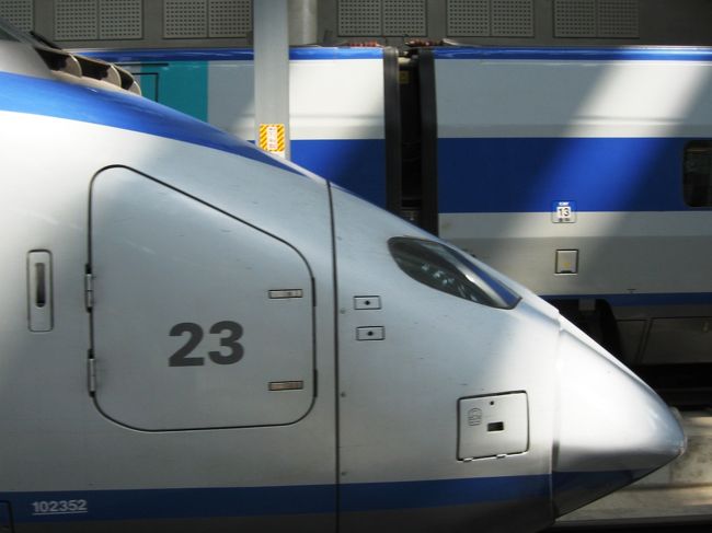 KTXの先頭車両です。日本の新幹線などと同じく、流線型をしていますが、残念ながら、日本で造られた車両ではありません。