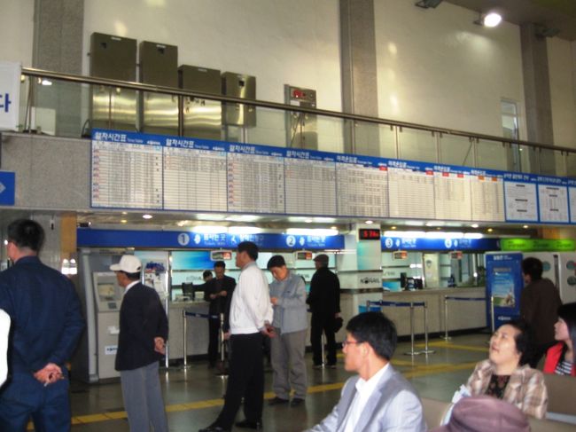 翌日は、紅島まで渡り1泊の予定でした。その後また木浦へ戻ってくる予定でしたから、ソウルまで戻りのKTX便のダイヤの確認です。