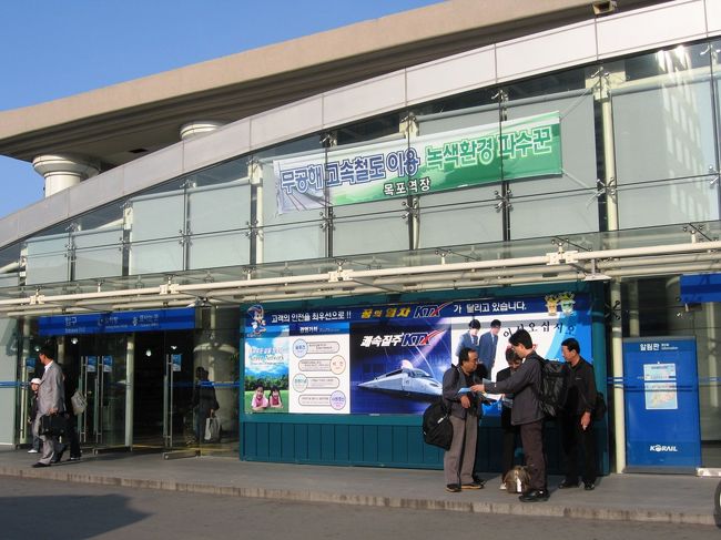 宿探しの場所決めを検討中の皆さんです。日本でも日が長くなりましたが、時差の無い韓国では、1時間程の実質的な時間差を感じます。