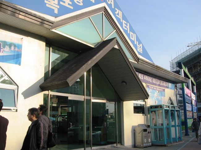 次のターミナルは、国内線の第２埠頭でした。ここからも紅島便は出ていませんでした。やはり一番遠い第1埠頭の方でした。