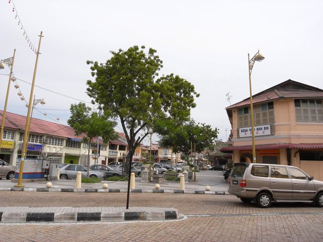 横浜の元町周辺を歩いているような雰囲気です。