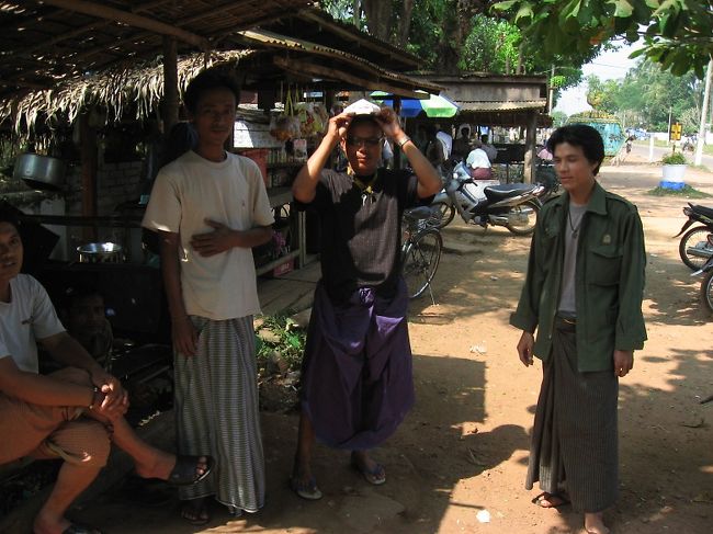 バイタクさんたちと交渉。言い値から安い。<br />交渉というより相談。それがとても気持ちいい。