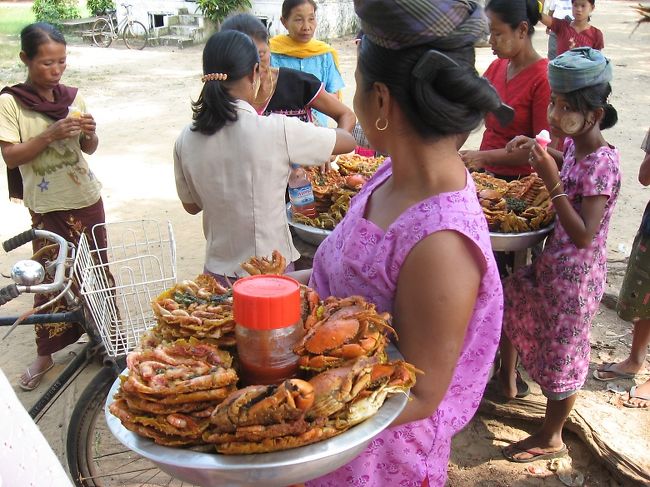 帰りのバスはモウラミャインまで3時間ほどで、800K 。<br /><br />当然ながら、往復ともバスで予約したほうが安くて楽です。