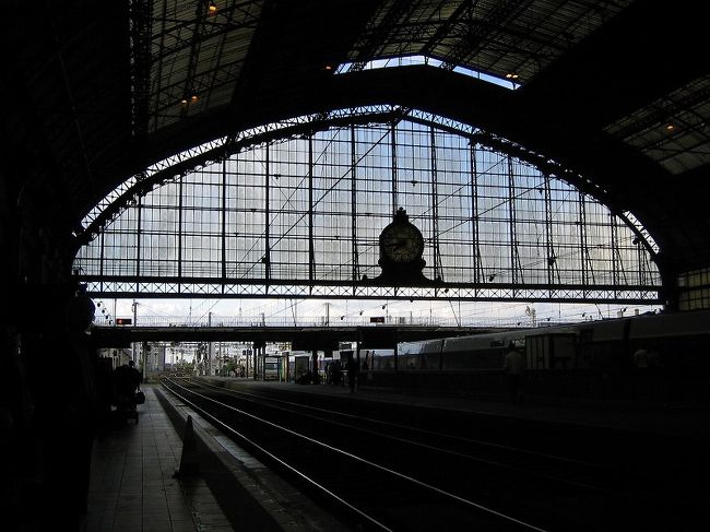 長時間お疲れ様でした。<br />これからﾊﾟﾘに戻ります。<br />明日からまた頑張りましょう。。