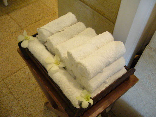 お手洗い後や、メイクを落としたあとにふくタオルが置いてあります。<br /><br />なんという可愛さなんでしょう〜〜。<br />持って帰りたい。