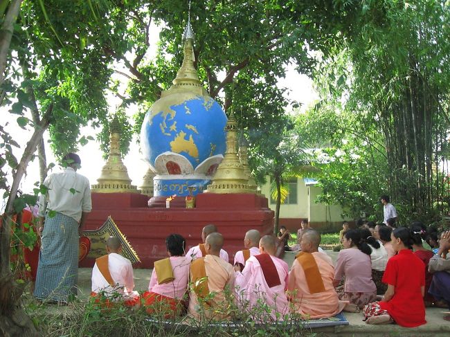 御殿場の世界平和パゴダを、ちょっと思い出した。