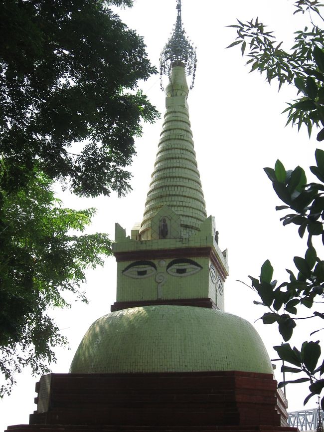 この『目のモチーフ』は、モン族系寺院で繰り返し見かけることになる。<br /><br />ここら辺の背景ももっと知りたいなあ。