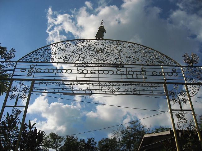 寺院の入り口。