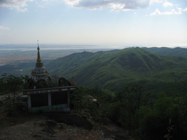 チャイッティーヨパゴダに行って、アミューズメントパークみたいで(それが悪いこととは言い切れないけど)、何か違う、と思った方は、足を伸ばしてみる価値はあると思います。