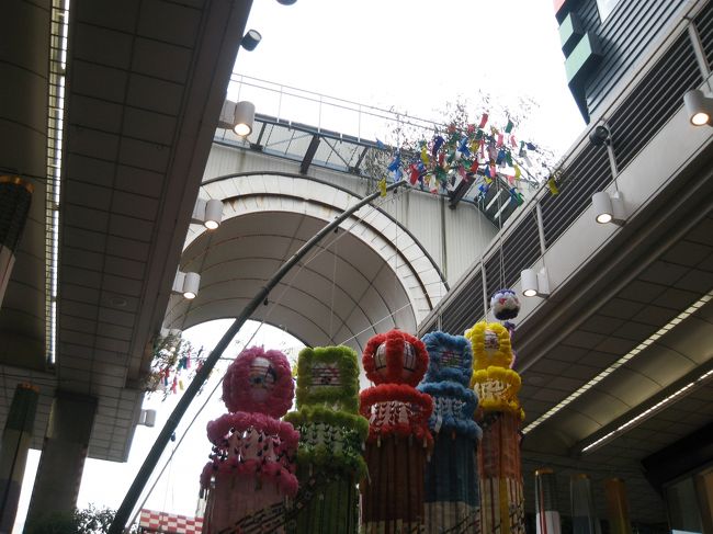 よく見ると、笹につるされています。