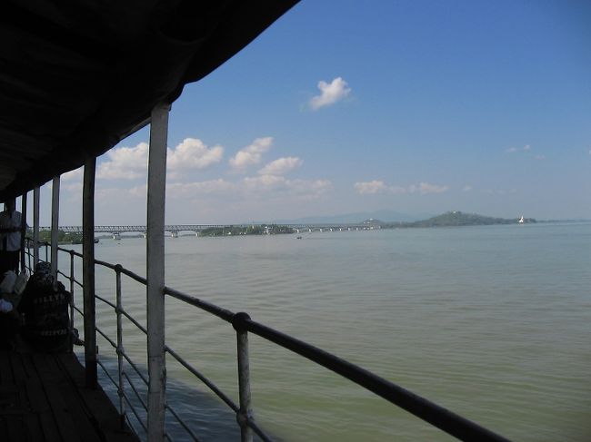 用意したほうがいいもの。<br /><br />・食事(チャーハンとか中華丼とかをテイクアウトすれば最高。不人気航路なので、物売りさんが少ない)、<br />・デザート(チェカウを剥いてもらっておく。単に僕の好み)、<br />・水(当然のこととして)<br />・ござ(当然のこととして)