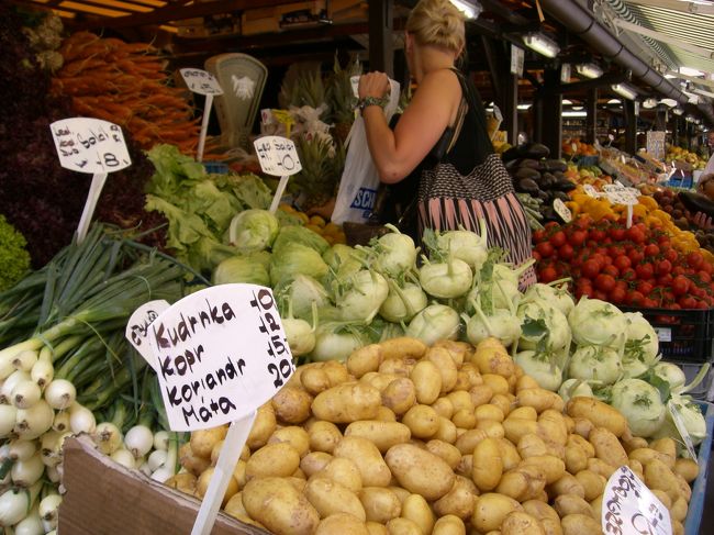 野菜屋さん。<br />みたことない野菜もイロイロ！<br /><br />他にも、お土産・マリオネット・お菓子<br />おもちゃ・フルーツ・・・<br />いろいろあるよ！