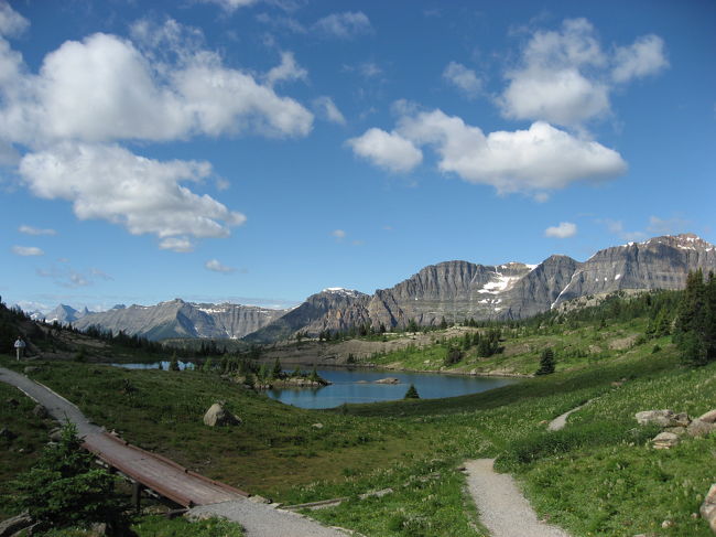 ロックアイル湖に到着〜。<br />ここで休憩をとります。