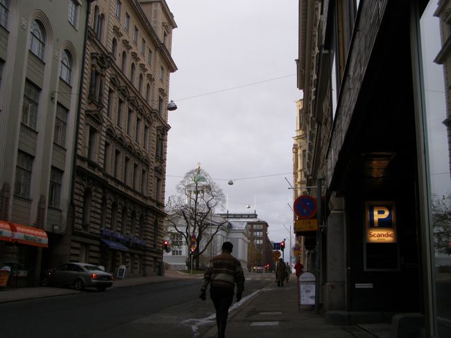 ロンロティン通りに入ってみました。<br />奥に見えるのはヴァンハ教会。