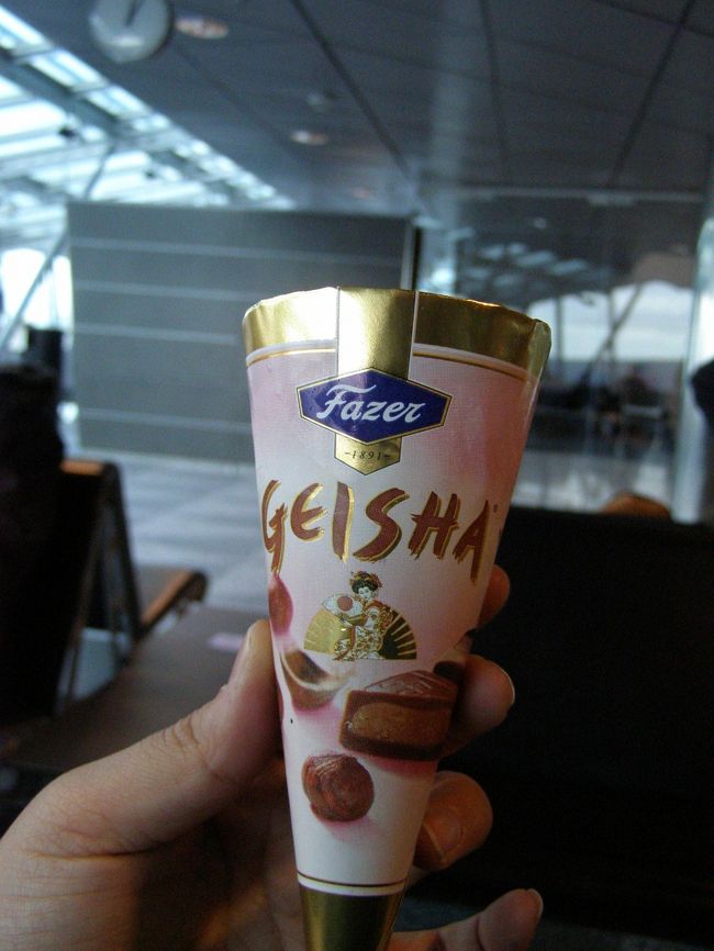 FazerのGeishaのアイスをゲット。<br />ヘーゼルナッツとチョコレート、バニラなんですけど甘すぎずぺろりといただきました。