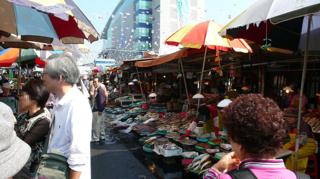 チャガルティ市場を散策中です。