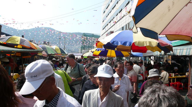 チャガルティ市場、今日は何かのお祭りがあるみたいです。
