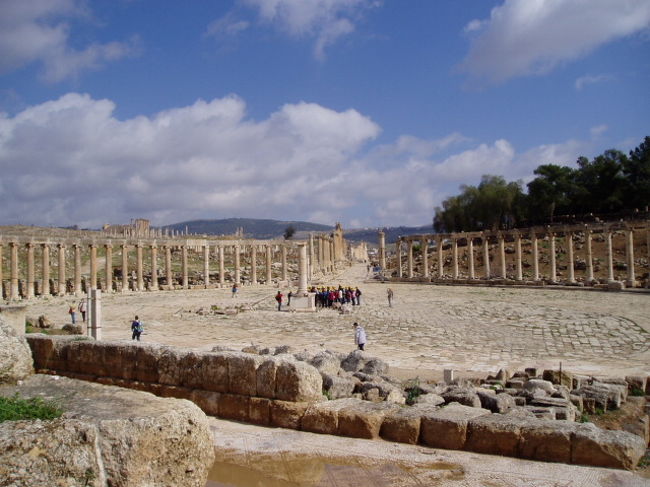 列柱で囲まれた円形広場。　思っていた以上に◎だ。