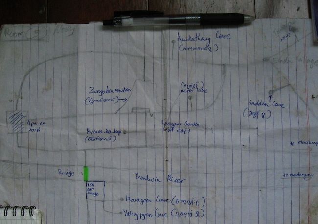 ご主人によるパアン周辺の地図。<br /><br />ちなみにこのゲストハウスは、ロンプラに書かれているほど酷くないです。というかお勧めです。<br /><br />網戸が付いてエアコン・バス付きの部屋も出来てました。