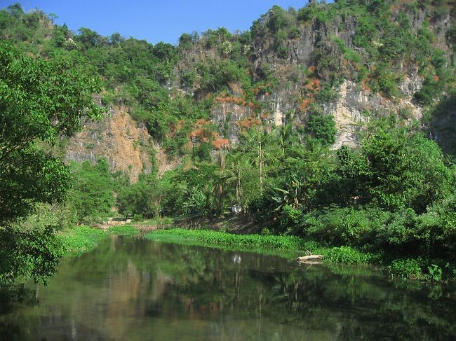 Zwegabinに連なる岩壁へ