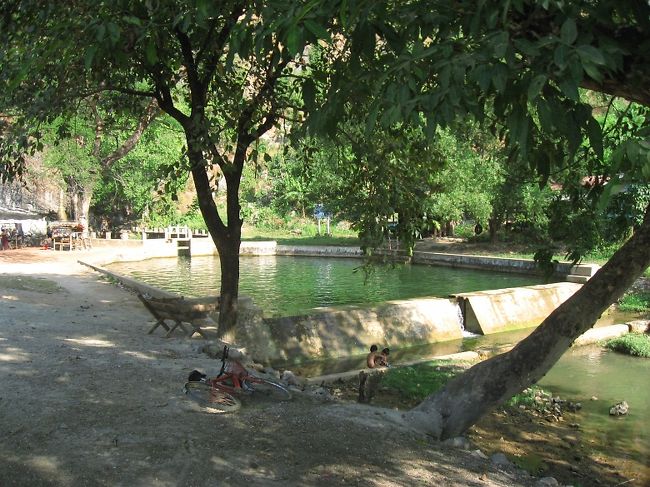 水浴はこの下で