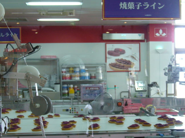 御菓子御殿の中の紅芋タルト製造工程