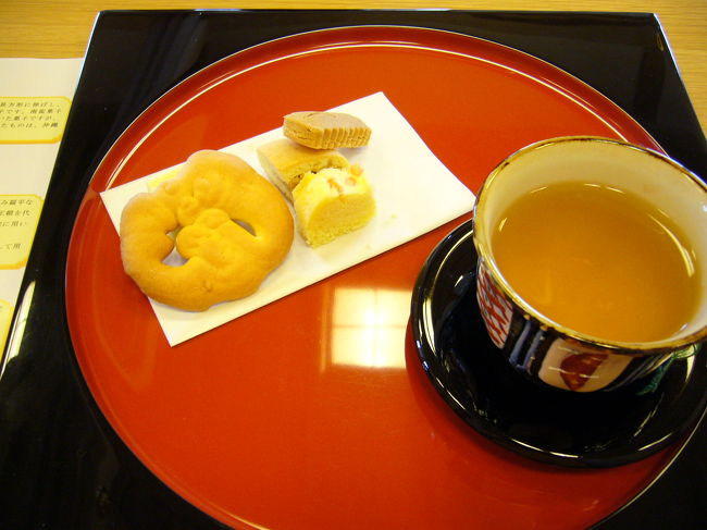 琉球城の中で王朝時代の沖縄のお菓子を頂ながらお茶もできるんです。ゆったりできました。