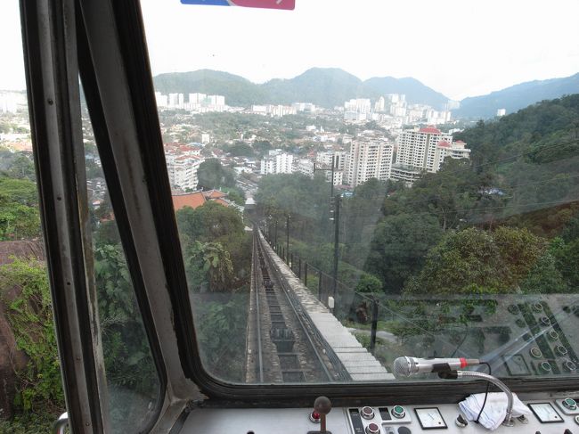 非常にゆっくりとしたスピードで進みます。また３０分程度。途中乗り継ぎがあります。