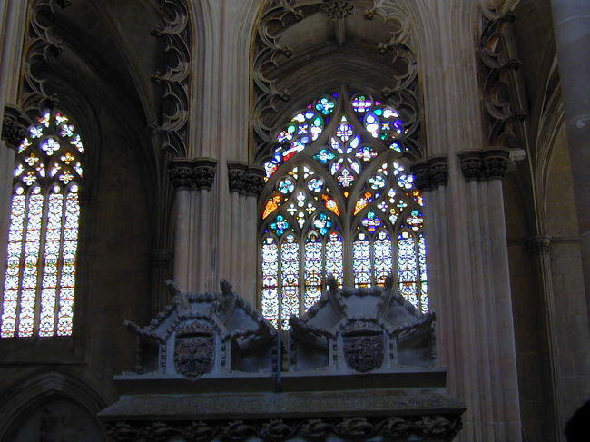 ポルト大聖堂のステンドグラスです。