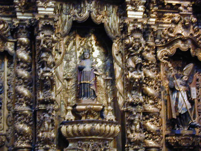 サン・フランチェスコ教会の内部は絢爛豪華で、２００ＫＧの金が使われているとか。