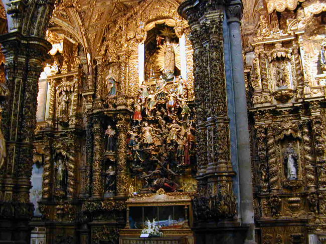 サン・フランチェスコ教会の内部のジュッセの樹です。