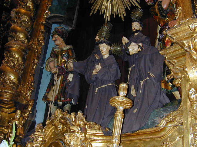 サン・フランチェスコ教会の内部は金以外にも彫刻が見られます。