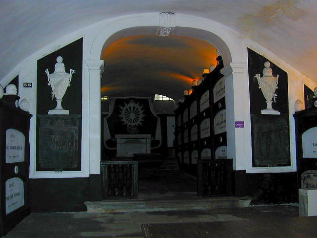 サン・フランチェスコ教会の地下にあるお墓です。当時のお金持ちのお墓だそうです。