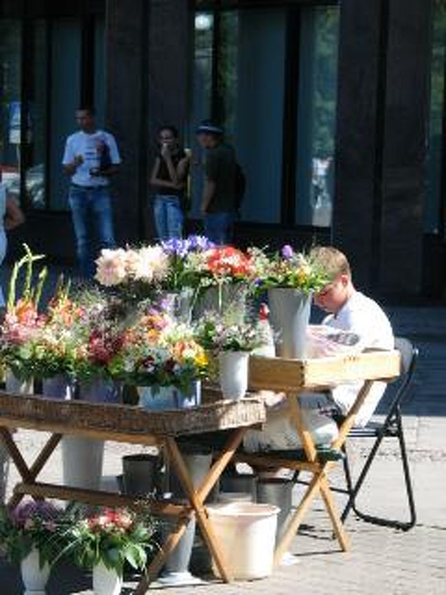 歌とお花を愛するラトビア人<br />お花屋さんがたくさんあります。<br />しかも、リーズナブル。買い占めたいほど・・・。