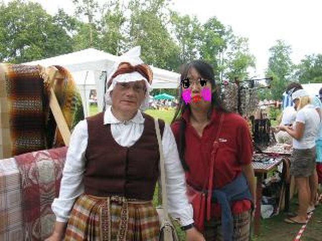 お店のおばさんと記念に撮りました。<br />おばさんの作ったリネンのテーブルセンターを購入しました。