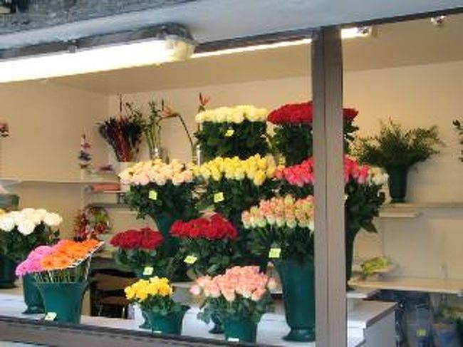 どこの国でもバラは人気？<br />バラは、背の低いバラは、３０円くらいで、背の高いのは、６０円くらいです。