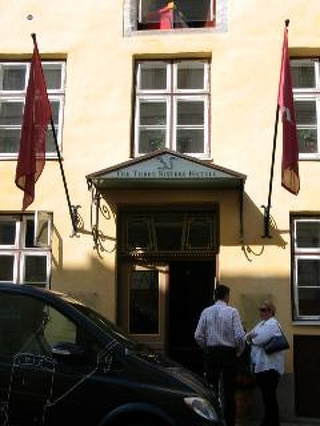 スリーシスターズという☆５のﾎﾃﾙになっています。<br />中は、改築され、古きを残しながら、ネットもでき、実は、近代的な設備を施してあります。<br />もう一つの売りとして、幽霊が出るそうです。しかし、友好的な幽霊なので心配ないそうですが〜〜。