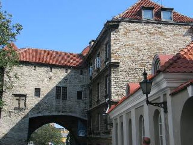 スリーシスターズの前を通り抜けると〜