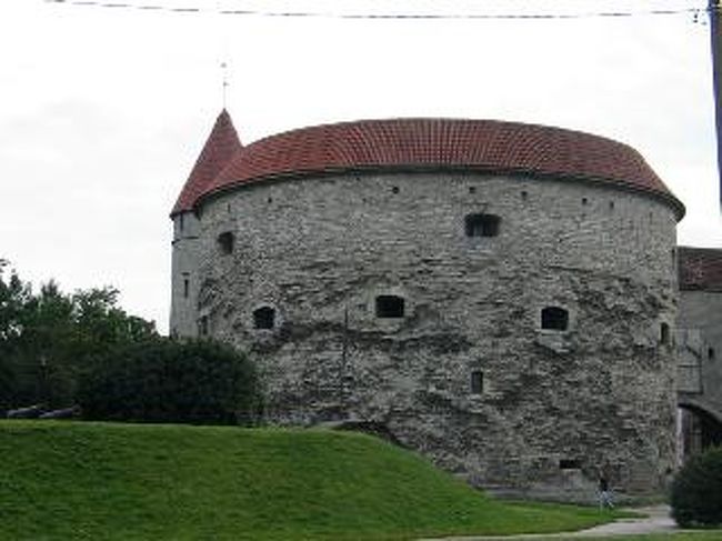 太っちょマルガレータ<br />１５２９年に町の最重要の入り口を守るために立てられたもの。