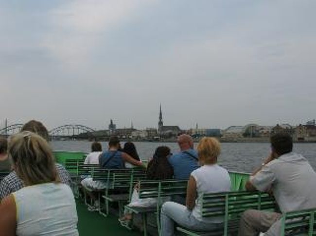 遊覧ポートに乗りました。１時間コースと２時間コースがありますが、１時間コースに乗りました。