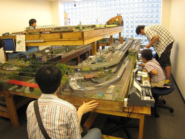 ここのハイライトは巨大ジオラマでのNゲージ走行。大迫力です。