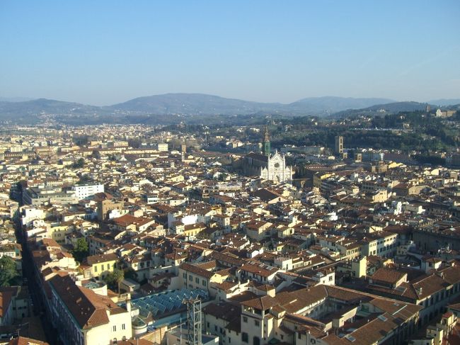 ドゥォモからの景色です。<br />朝に行ったミケランジェロ広場も遠くに見えます。