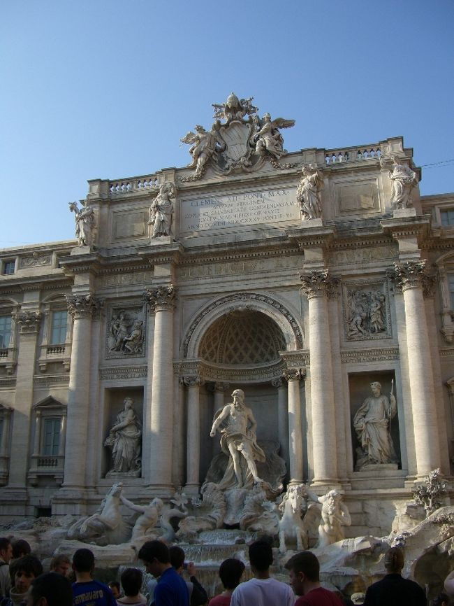 トレビの泉<br /><br />多くの観光者が訪れていました。<br />スリが多いらしく、十分注意が必要です。