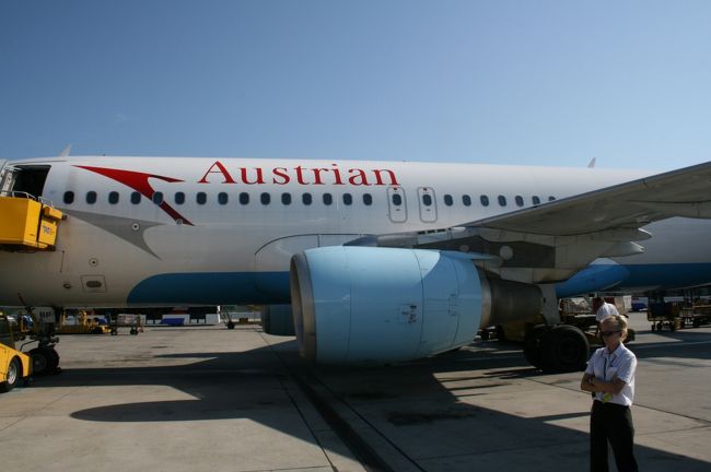 オーストリアンエアラインはランディング開始くらいにクラッシックミュージックを流しますが、これがまた大きいな音量で、どうどうと流す。どこかのエアラインのミュージックとは豪い違い。