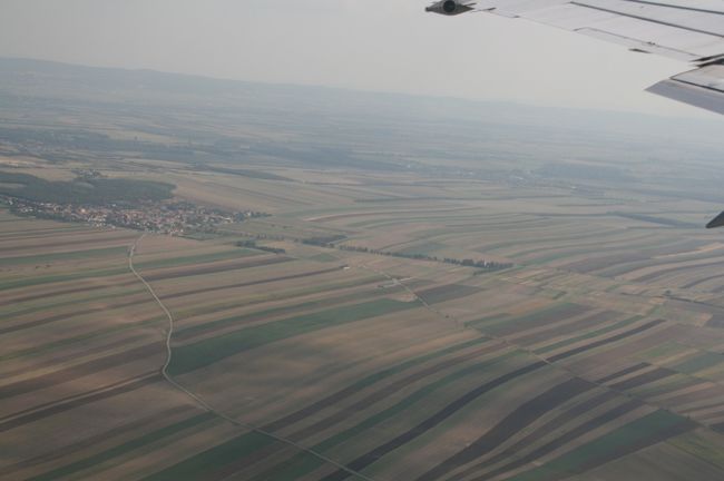 ウィーンを経ちます。<br />キレイな畑。